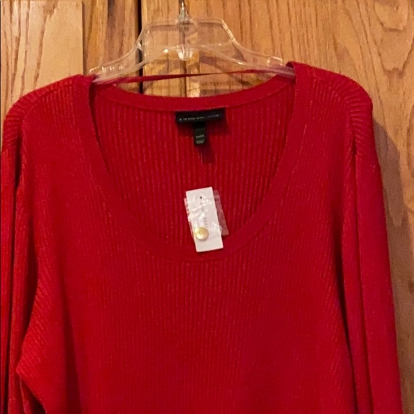 Red ribbed knit scoop neck sweater NWT plus gold button trim Lane Bryant - Picture 2 of 5